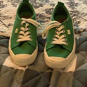 Sneakers size 6 1/2 green